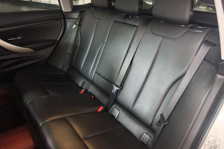 Used BMW 3 Series GT 2014 320i Leading Model
