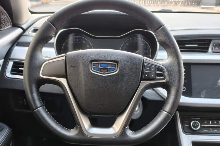 Used Geely Auto Vision 2019 Upgraded Model 1.5L Manual Luxury Version China VI Standard
