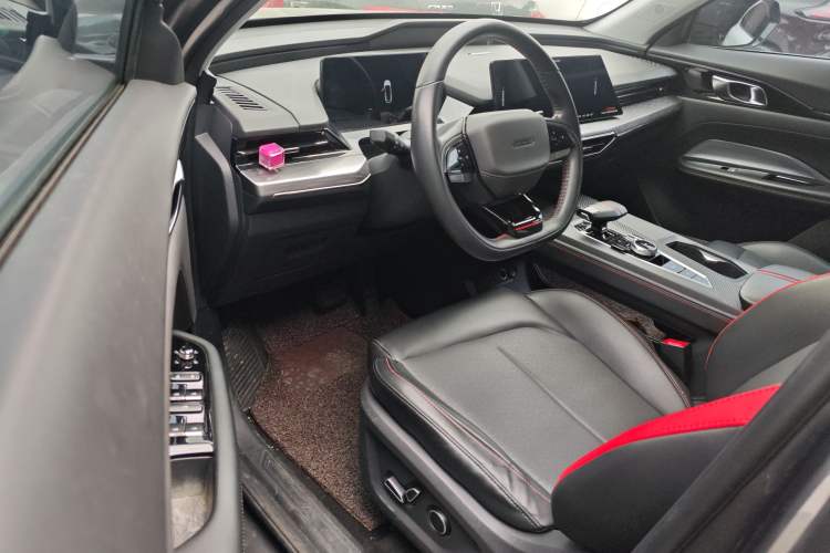 Used CHANGAN OSHAN Z6 2022 Blue Whale 1.5T DCT Smart Navigation Model Left Front Seat