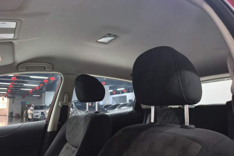Used Nissan Tiida 2014 1.6L Manual Comfort Model Headliner