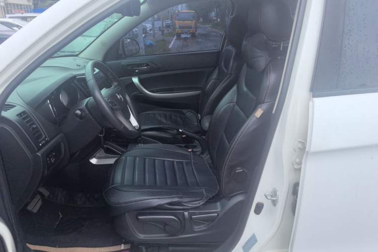 Used CHANGAN CS35 2012 1.6L Automatic Luxury Version China IV Standard
