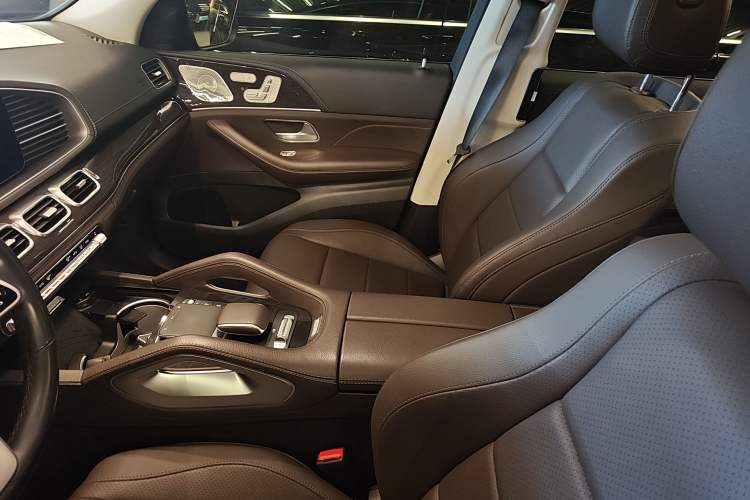 Used Mercedes-Benz GLS 2021 GLS 450 4MATIC Stylish Model Interior 3