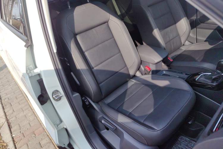 Used Volkswagen T-ROC 2021 280TSI DSG Two-Wheel Drive Comfort Connect Edition