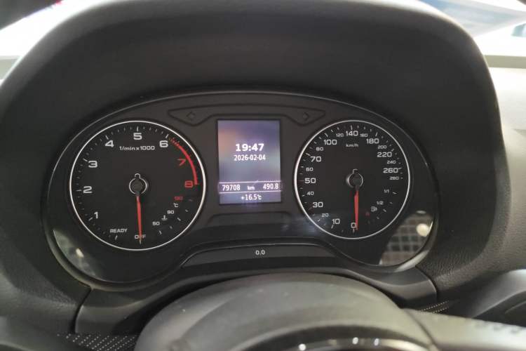 Used Audi Q2L 2018 35 TFSI Launch Exclusive Edition China VI Odometer Close Up