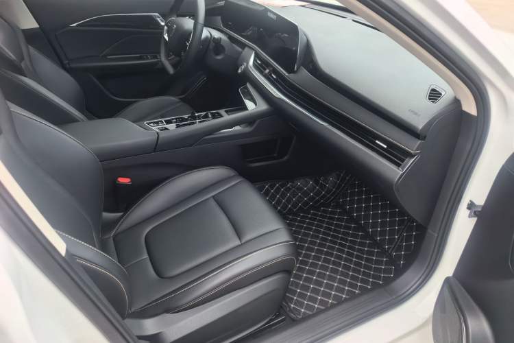 Used Bestune B70 2025 Dragon Edition 1.5T Enjoyment Model Right Front Seat