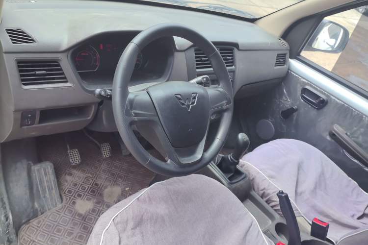 Used Wuling Rongguang S 2023 1.5L Basic Enclosed-Window Vehicle 2 Seats