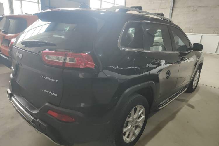 Used Jeep Cherokee 2017 2.4L Leading Smart Edition