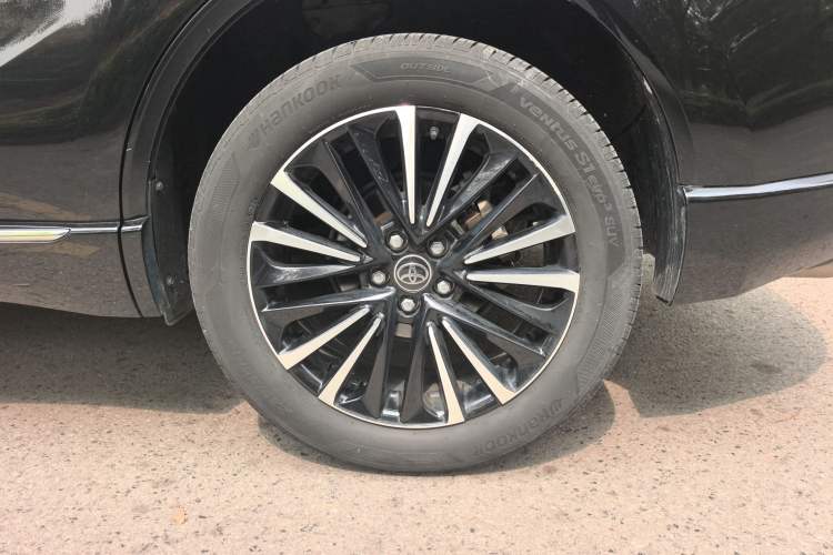 Used Toyota Venza 2022 2.0L CVT Two-Wheel Drive Prestige Edition Exterior 4