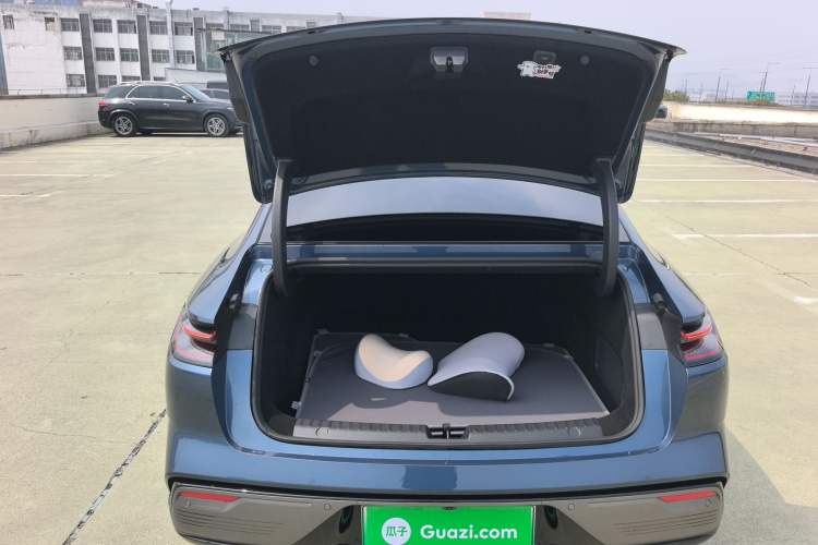 Used Geely Galaxy Galaxy 8 2025 130km EM-P Starship Edition