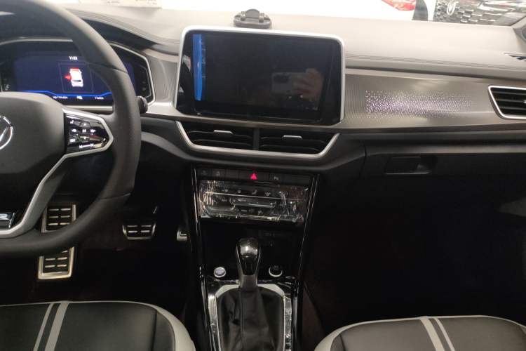 Used Volkswagen T-ROC 2024 300TSI DSG Two-Wheel-Drive Chen Guang Edition