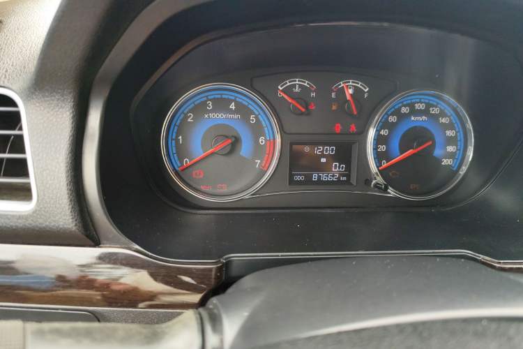 Used Dongfeng Fengon 360 2015 1.5L Manual Luxury 7-Seater China IV Standard
