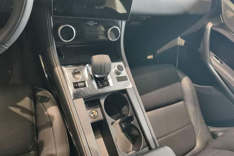 Used Jaguar F-PACE 2024 P250 R-Dynamic SE
