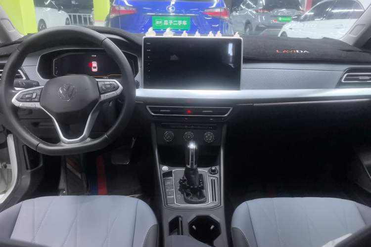 Used Volkswagen Lavida 2023 1.5L Automatic 5 Million Edition Center Console