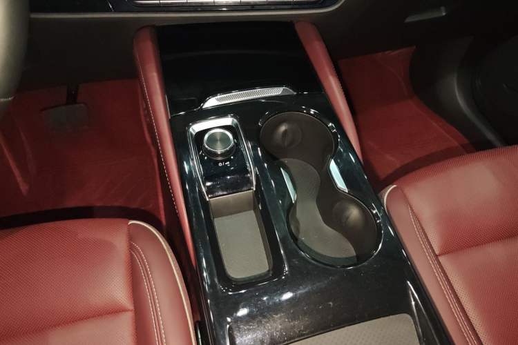 Used Buick Envision 2025 Encore Plus 28T Two-Wheel-Drive Platinum Edition Interior 8