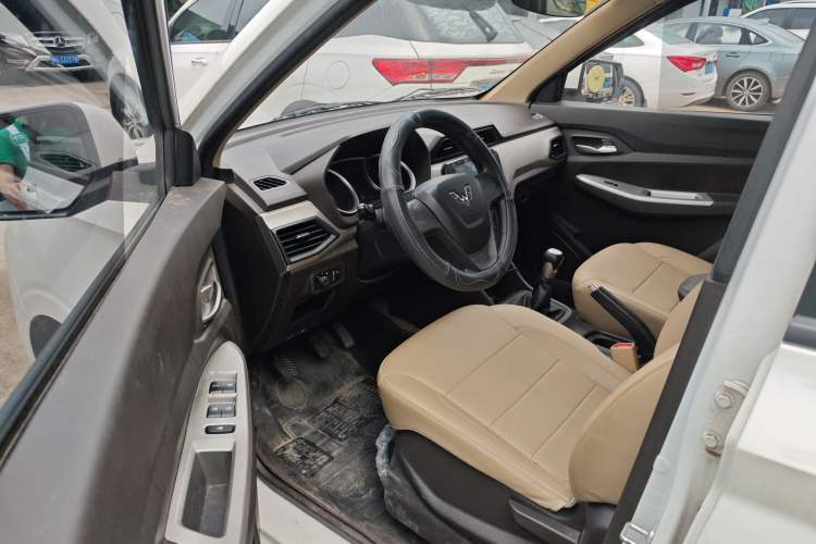 Used Wuling Hongguang 2018 1.5L S Comfort Model L2B Driver Seat