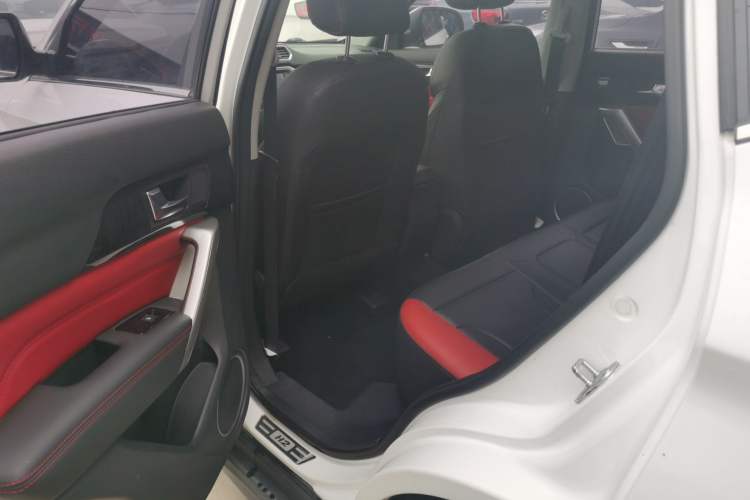 Used Haval H2 2018 Blue Label 1.5T Manual Two-Wheel Drive Luxury Model Interior 2