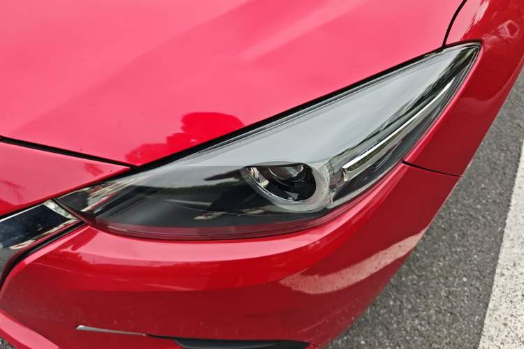 Used Mazda 3 Axela 2017 Sedan 1.5L Automatic Luxury Model Emission Standard China V Left Front Headlight