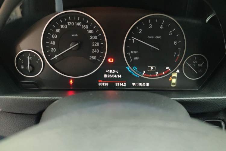 Used BMW 3 Series 2019 320Li Fashion Model Odometer Close Up