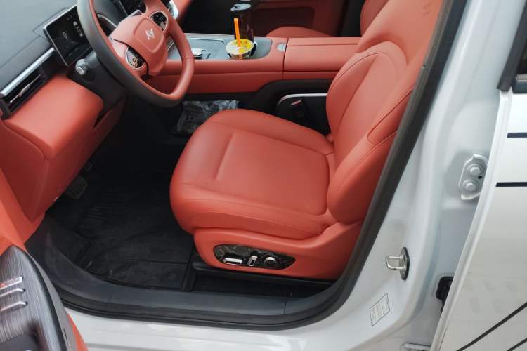 Used Dongfeng eπ eπ008 2024 636Max All-Electric Version 6 Seats Interior 2