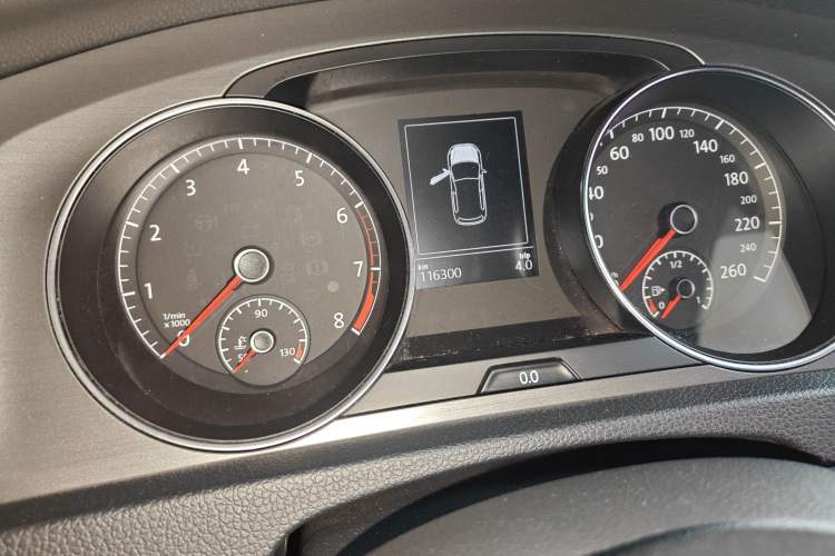 Used Volkswagen Golf 2016 180TSI Automatic Comfort Model Odometer Close Up