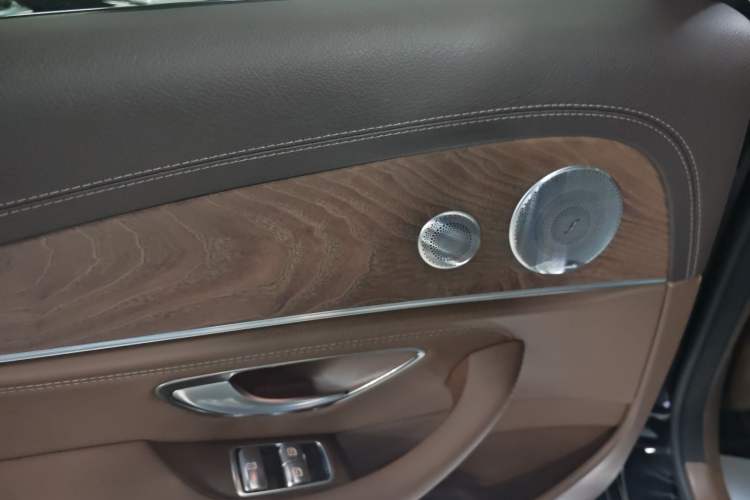 Used Mercedes-Benz E-Class 2019 Facelifted E 300 L Stylish Version Interior 4