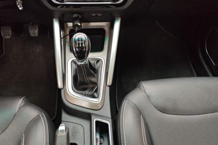 Used Geely Auto Vision X3 2017 1.5L Manual Elite Model Gear Lever