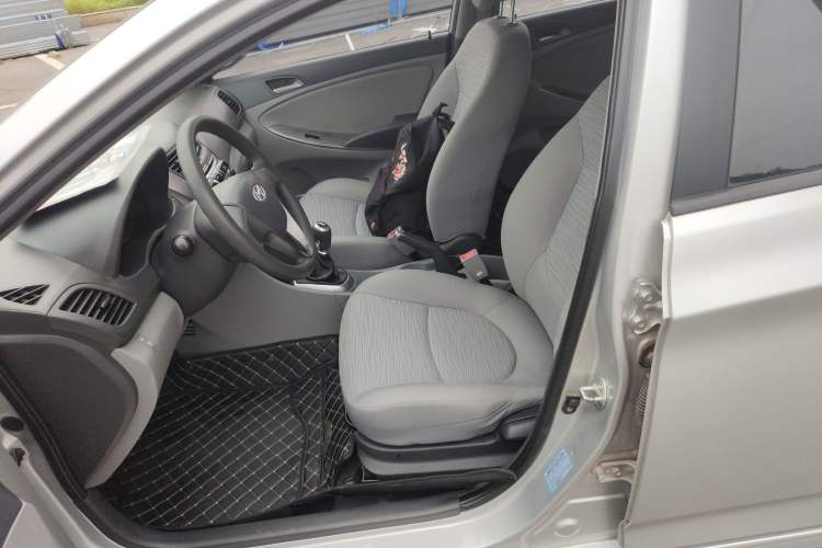 Used Hyundai Verna (older generation) 2014 1.4L Manual Smart GLS Trim