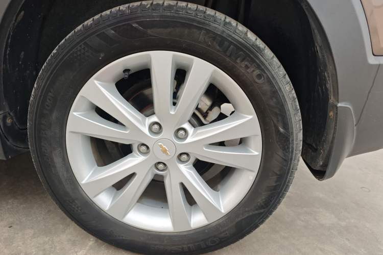 Used Chevrolet Captiva 2017 2.4L 4x4 Flagship Edition 7-Seater
