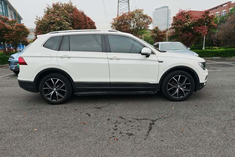Used Volkswagen Tiguan L 2020 330TSI Automatic Two-Wheel Drive Smart Luxury Edition China VI Standard Exterior 4