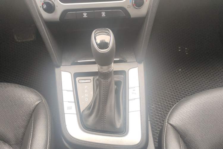 Used Hyundai Elantra (6th Generation / Lingdong) 2016 1.6L Automatic ZhiXuan · Luxury Version
