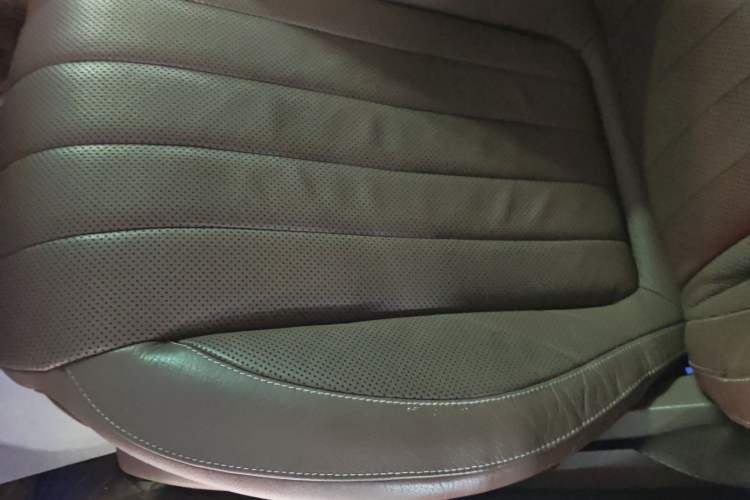 Used Mercedes-Benz E-Class 2020 Restyled E 300 L Exclusive Edition Interior 7