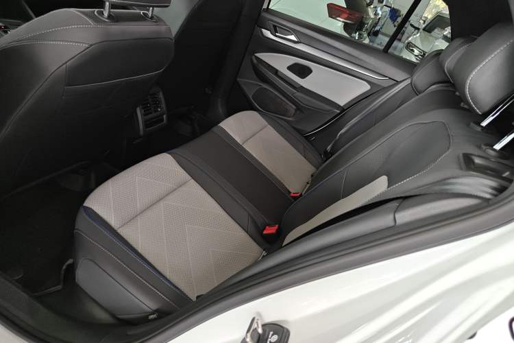 Used Volkswagen Golf 2026 300TSI R-Line Interior 4