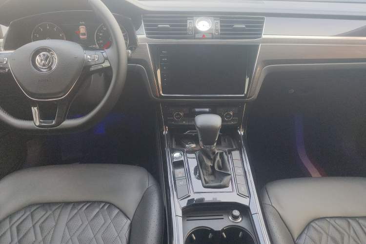 Used Volkswagen Phideon 2019 380TSI Two-Wheel Drive Business Edition China VI Standard
