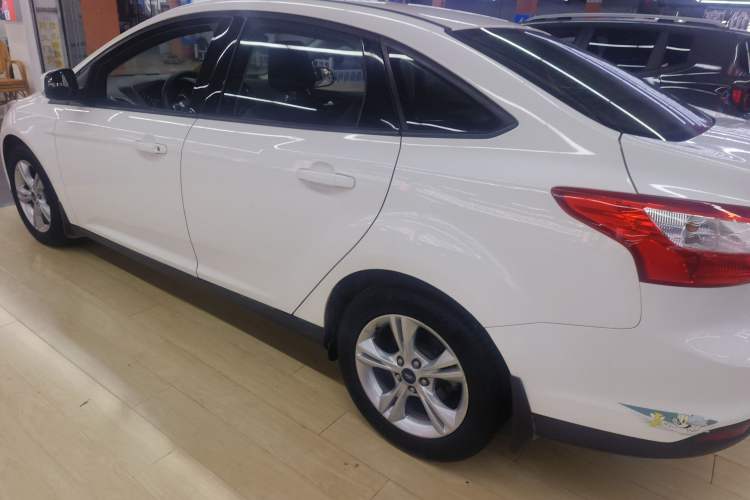 Used Ford Focus 2012 Sedan 1.6L Automatic Fashion Edition