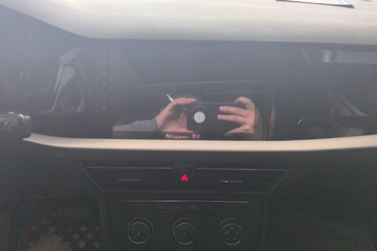 Used Volkswagen Lavida 2021 1.5L Automatic Comfort Edition Audio And AC Panel