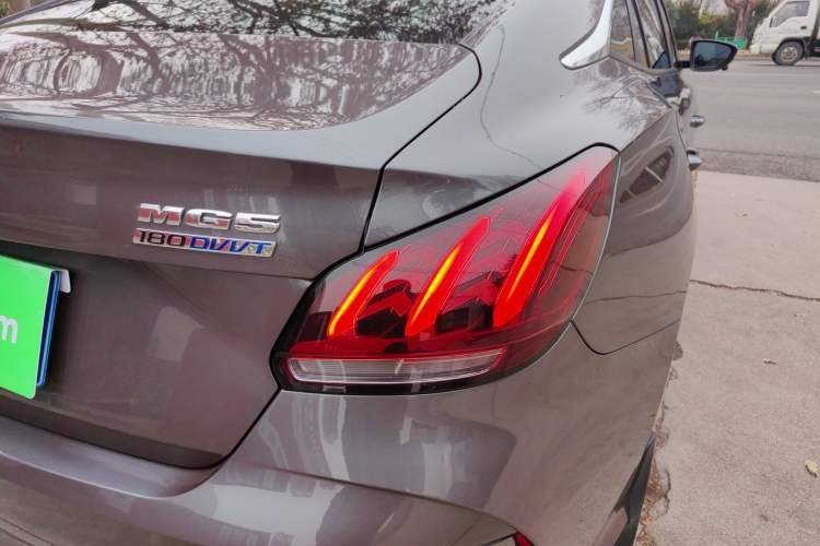 Used MG 5 2022 180 DVVT CVT Youth Style Edition
