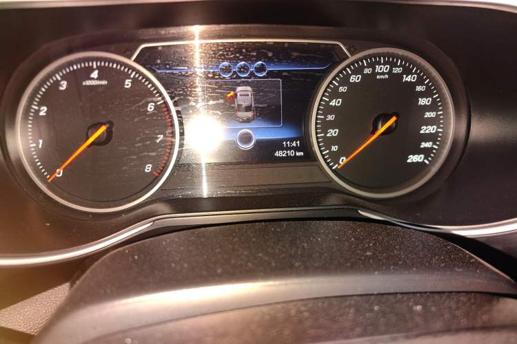 Used Hongqi H5 2022 Classic Model Facelift 1.5T DCT Qiyun Edition Odometer Close Up