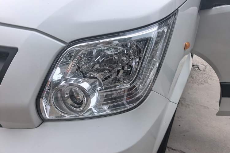 Used Foton Toano 2022 2.0T Manual Urban Edition Short Wheelbase Mid-Height Design Rear Single Tire 5/6/9-Seater Configuration 4F20TC3