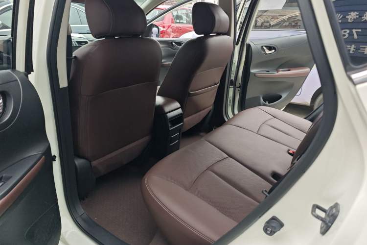 Used Nissan Tiida 2014 1.6L CVT Smart Model Interior 2