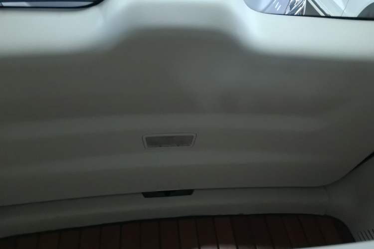 Used Buick GL8 2021 Land Cruiser Executive Class 652T Luxury Model Trunk