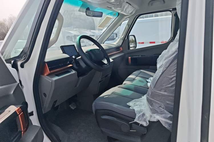 Used Farizon Super VAN 2025 Zhifu Edition, Short-axle Mid-roof 68kWh ZhiXin Interior 1