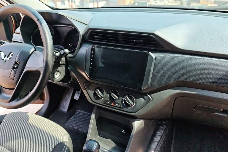 Used Wuling Hongguang 2019 1.5L S Basic Version China VI Standard LAR