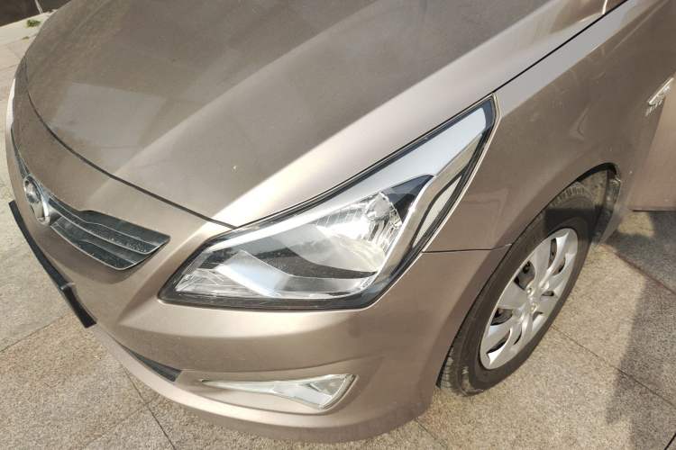 Used Hyundai Verna (older generation) 2014 1.4L Manual Smart GLS Trim Left Front Headlight