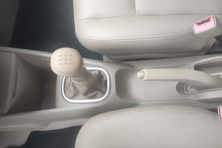 Used Venucia D50 2013 1.6L Manual Luxury Edition
