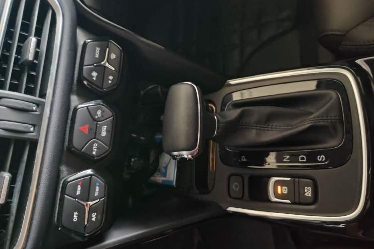 Used GAC Trumpchi GS4 2018 235T Automatic Two-Wheel Drive Luxury Smart Connectivity Version Gear Lever