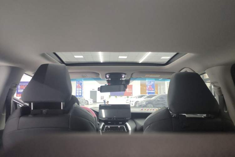 Used Toyota Venza 2023 2.0L CVT Two-Wheel Drive Prestige Version Interior 4