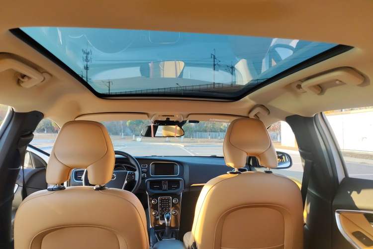 Used Volvo V40 2017 T3 Zhiyi Edition