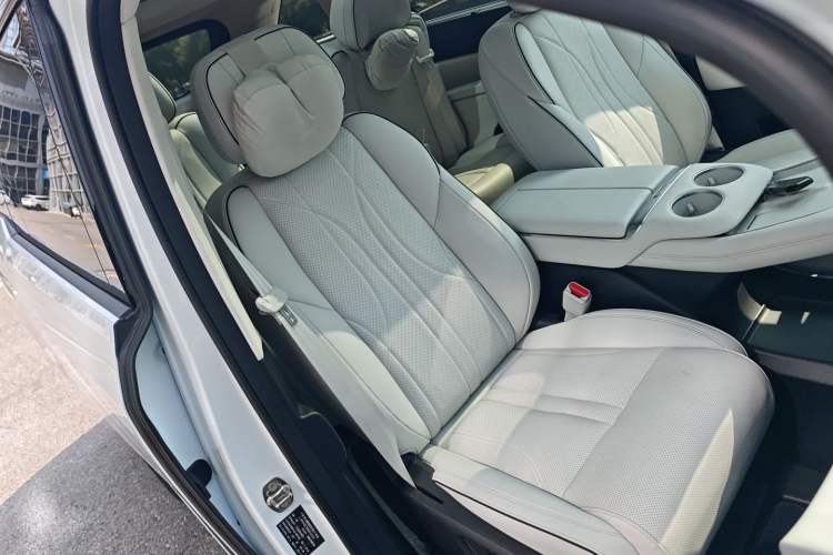 Used XPeng X9 2024 702 Ultra-Long Range Pro
