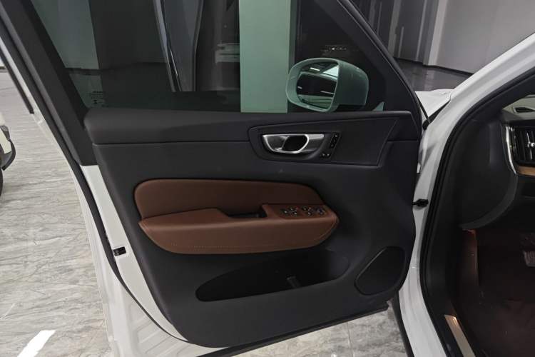 Used Volvo XC60 2024 B5 4x4 Smart Luxury Edition
