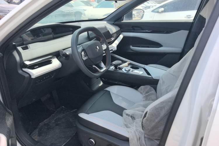 Used CHANGAN UNI-V iDD 2024 Blue Whale Smart Electric iDD 136km Luxury Model
